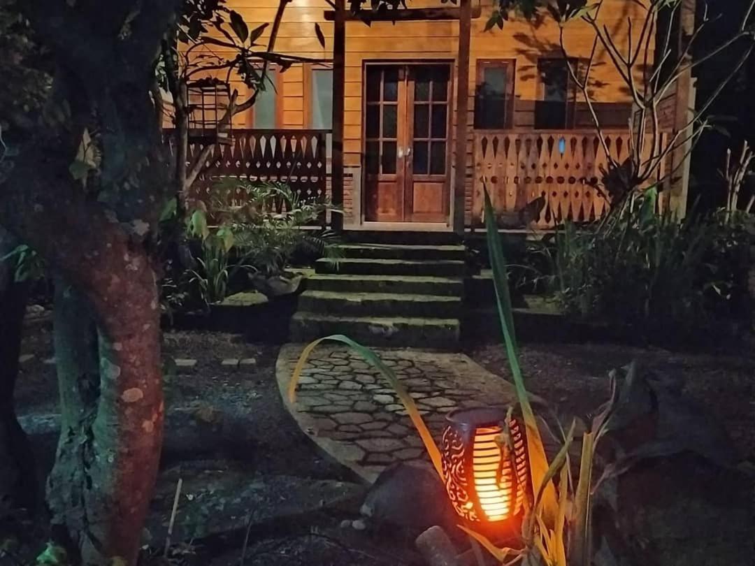 Bata Merah Homestay バニュワンギ エクステリア 写真